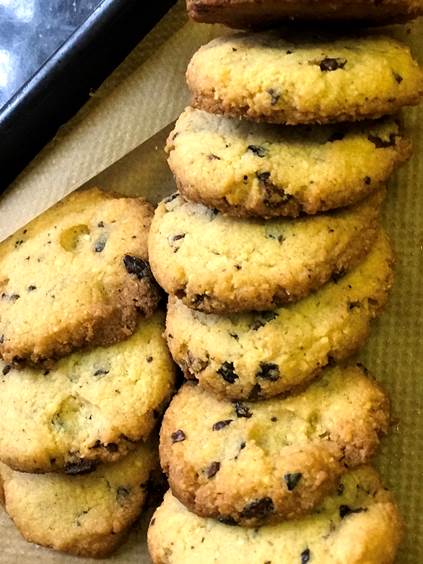 Keto/Low Carb Chocolate Chip Cookies